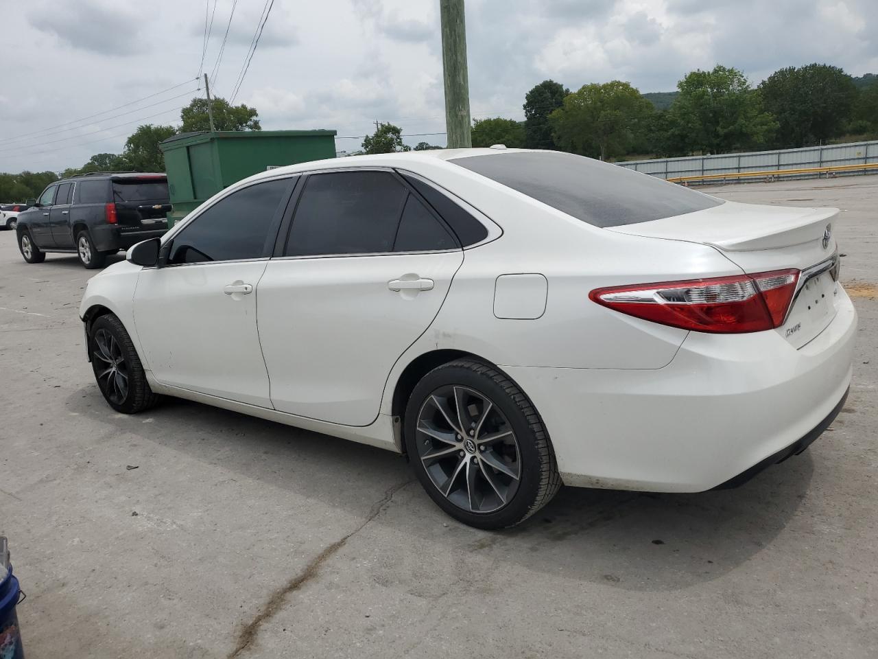 4T1BF1FK5GU146995 2016 TOYOTA CAMRY - Image 2