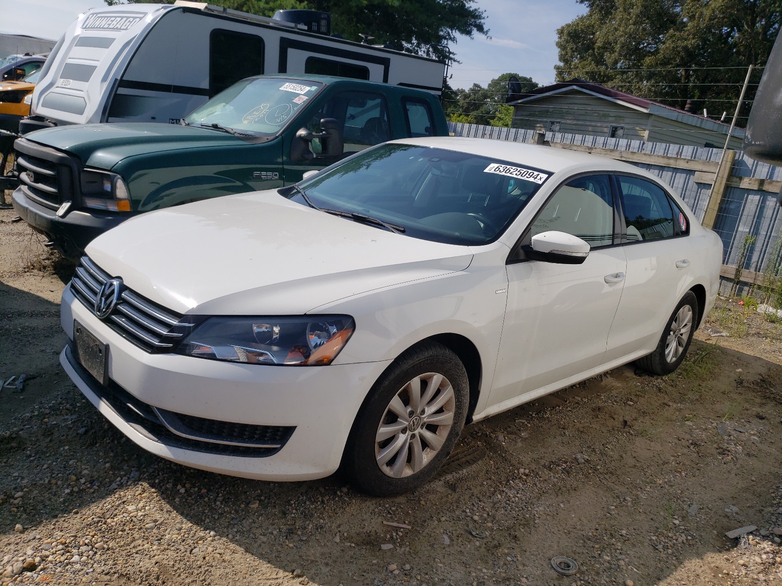 2015 Volkswagen Passat S vin: 1VWAT7A34FC026053