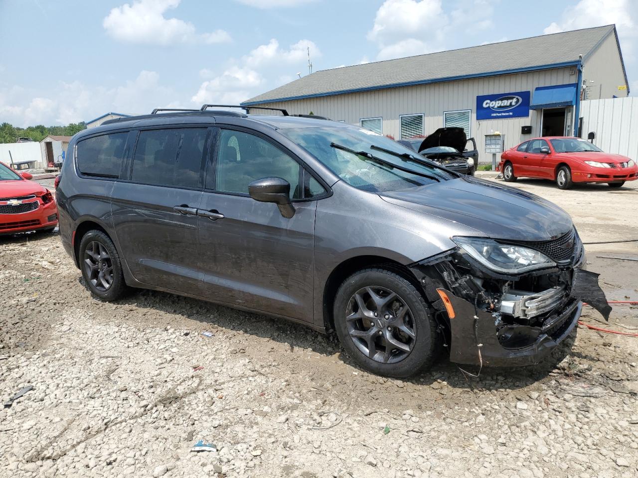 VIN 2C4RC1FG1JR306169 2018 CHRYSLER PACIFICA no.4