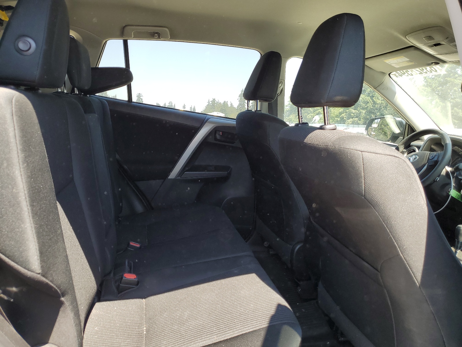 2T3BFREV5JW786732 2018 Toyota Rav4 Le