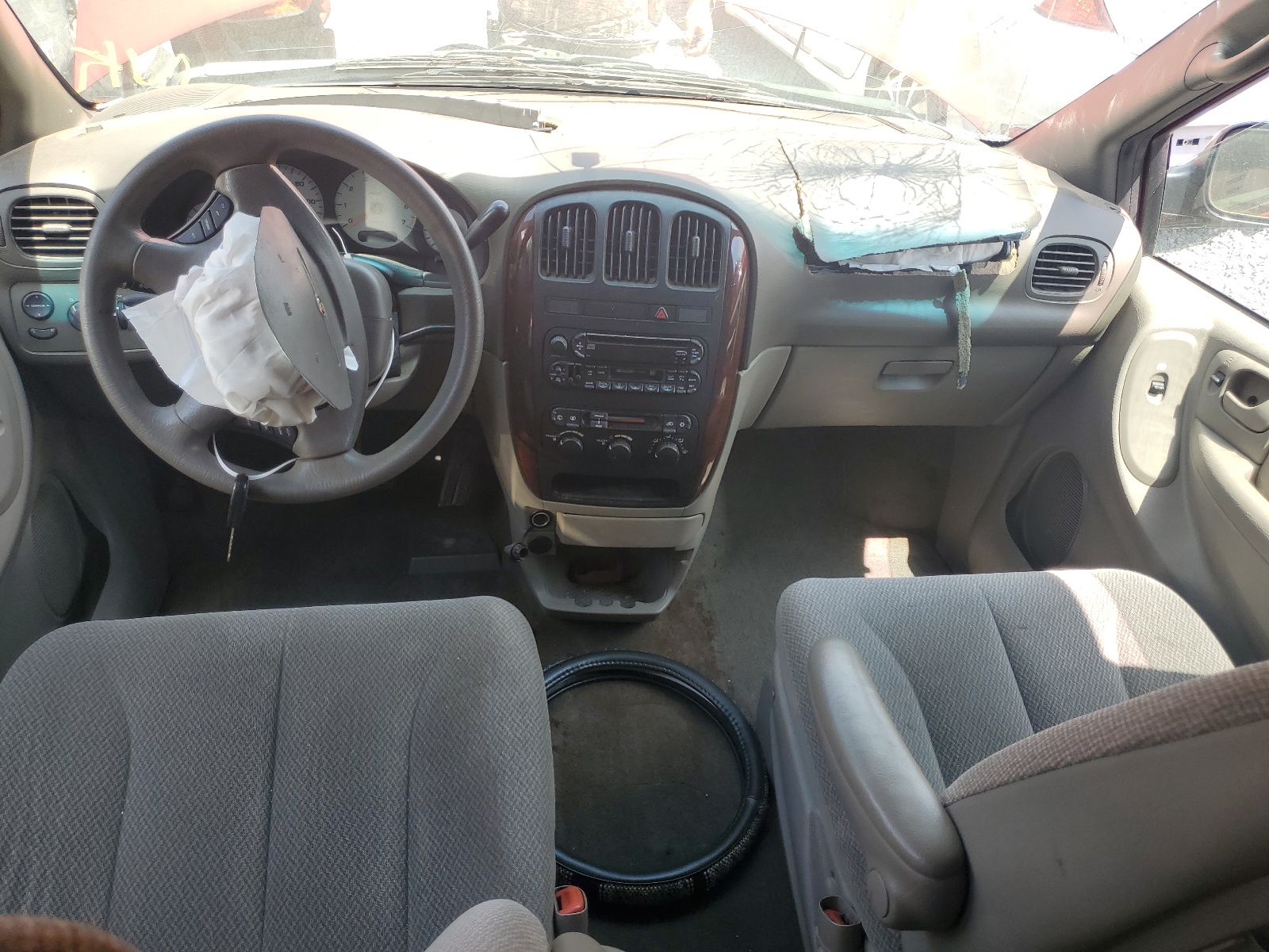 2C4GP44R84R537043 2004 Chrysler Town & Country Lx