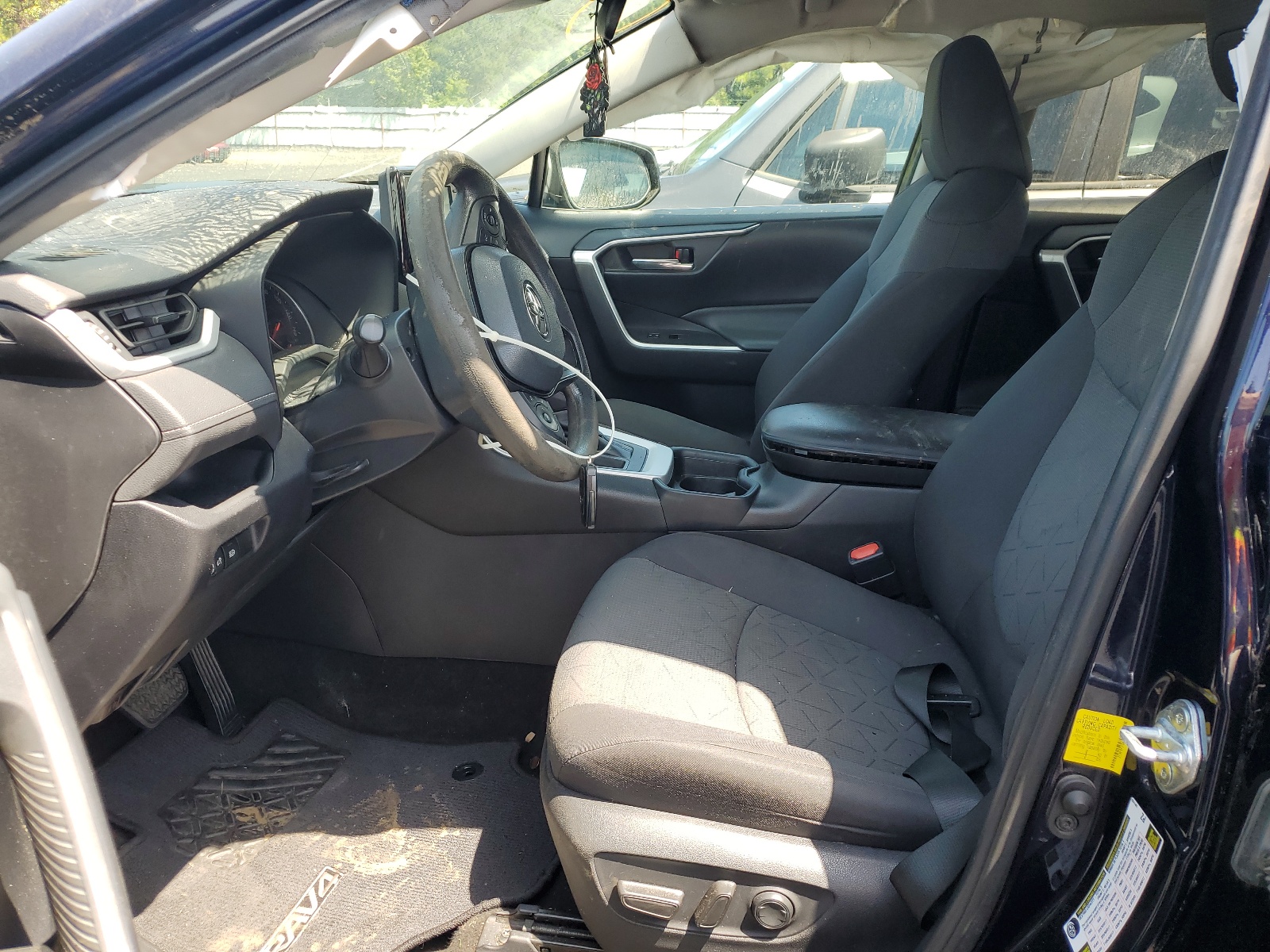 2T3W1RFV7MW135587 2021 Toyota Rav4 Xle