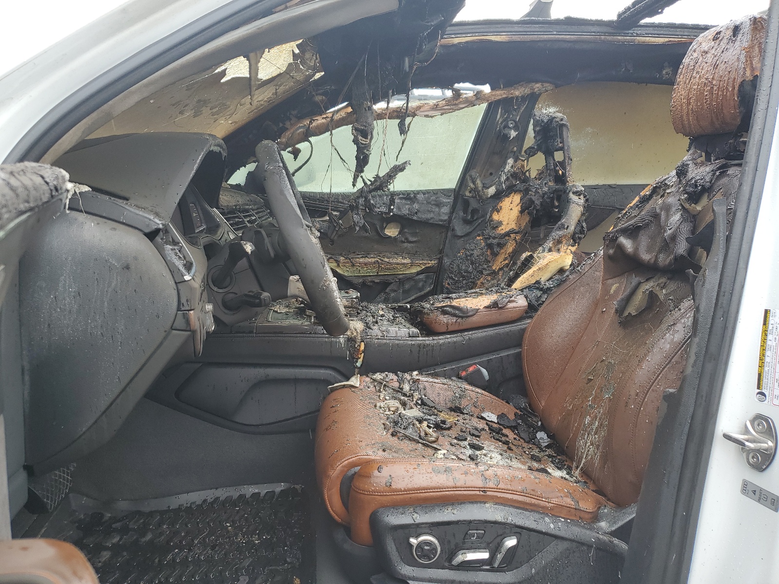 WA1VAAF72HD024831 2017 Audi Q7 Prestige