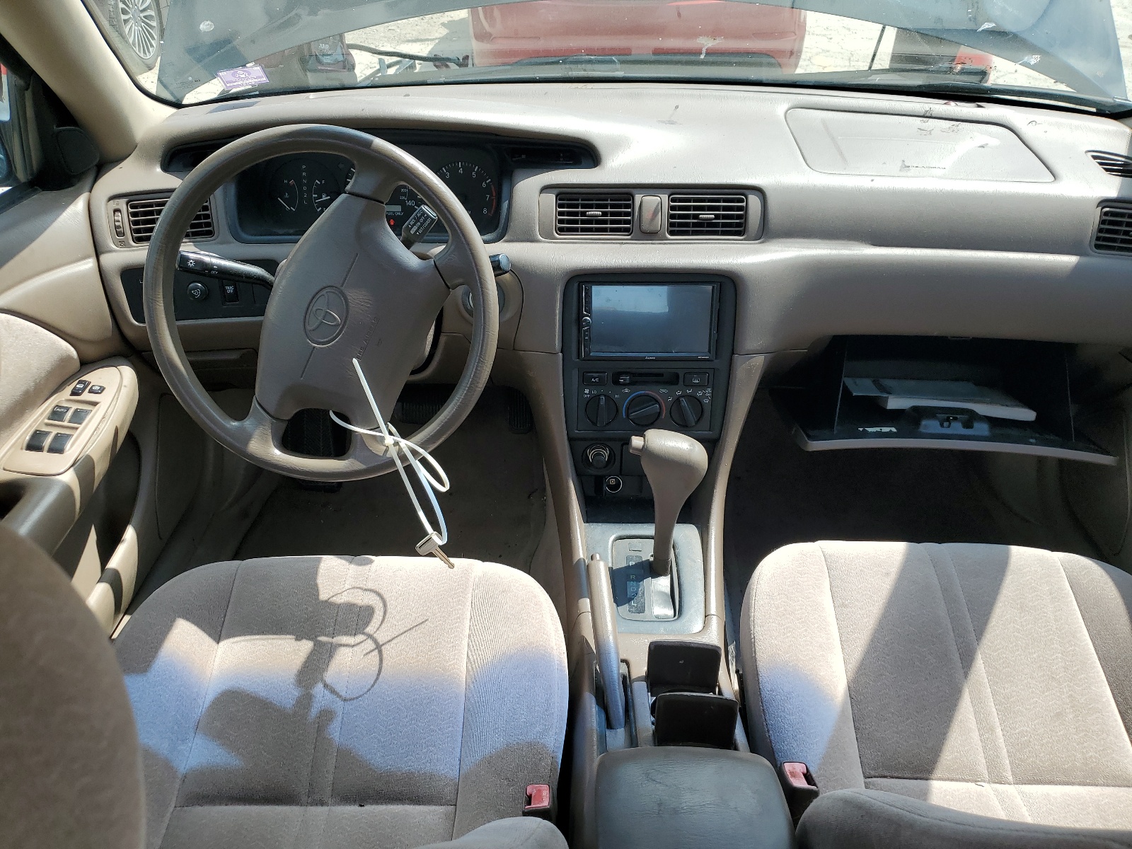 4T1BF22K3XU090518 1999 Toyota Camry Le