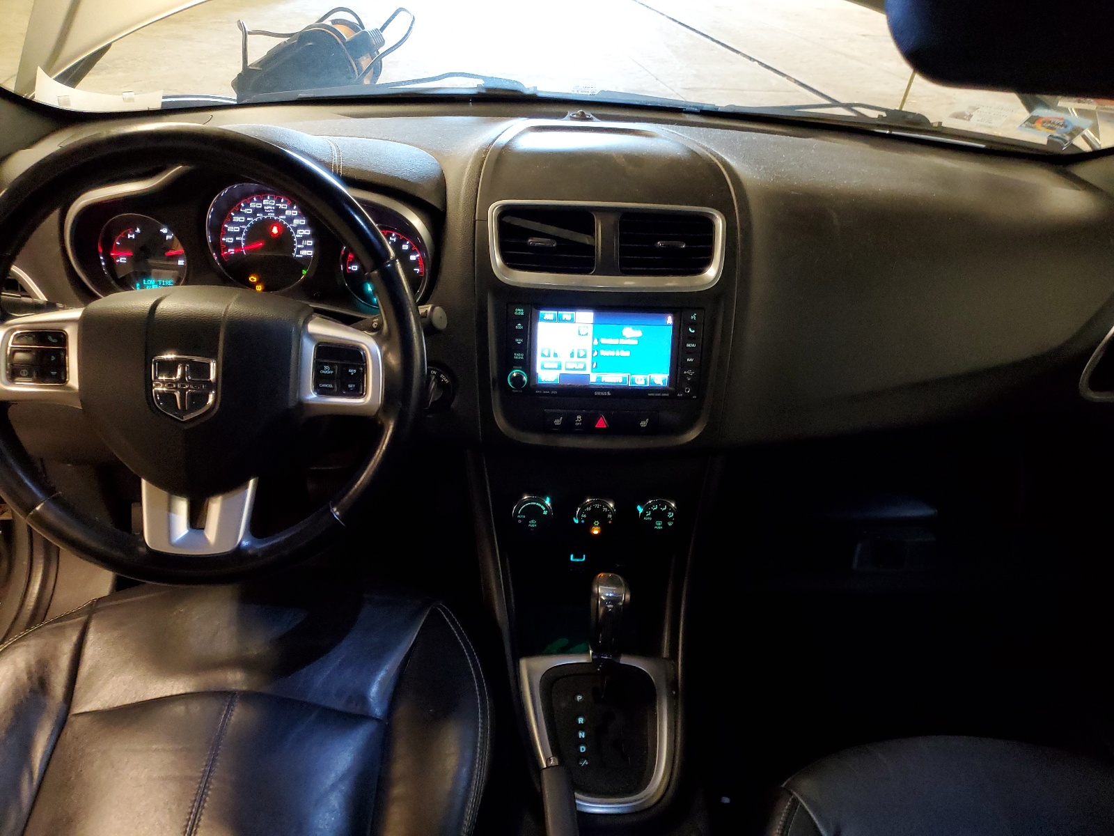 1B3BD2FG0BN621646 2011 Dodge Avenger Lux