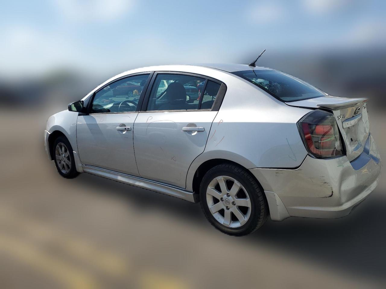 2010 Nissan Sentra - Image 2