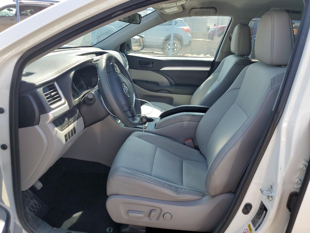 2016 Toyota Highlander Le VIN: 5TDBKRFH9GS318971 Lot: 64696154