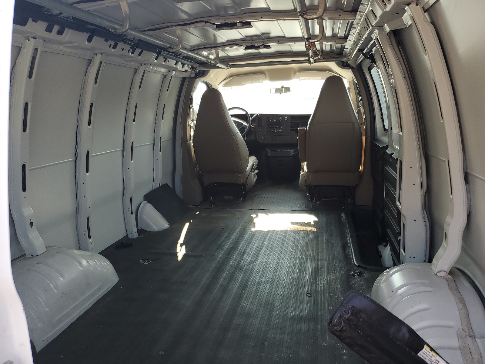 1GCWGAFF1H1290052 2017 Chevrolet Express G2500