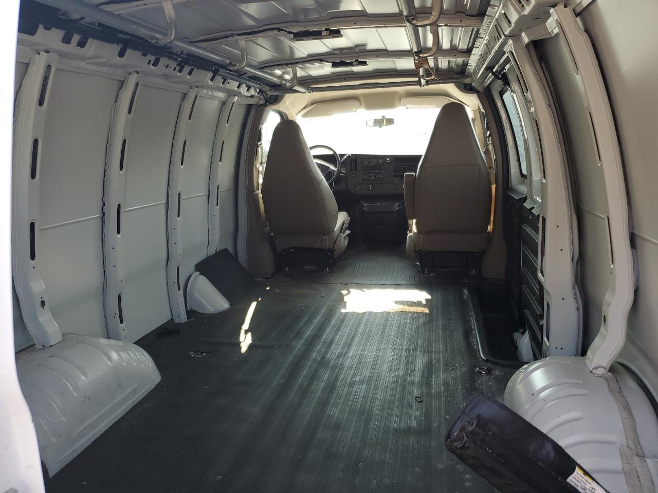 2017 Chevrolet Express G2500 VIN: 1GCWGAFF1H1290052 Lot: 64233974