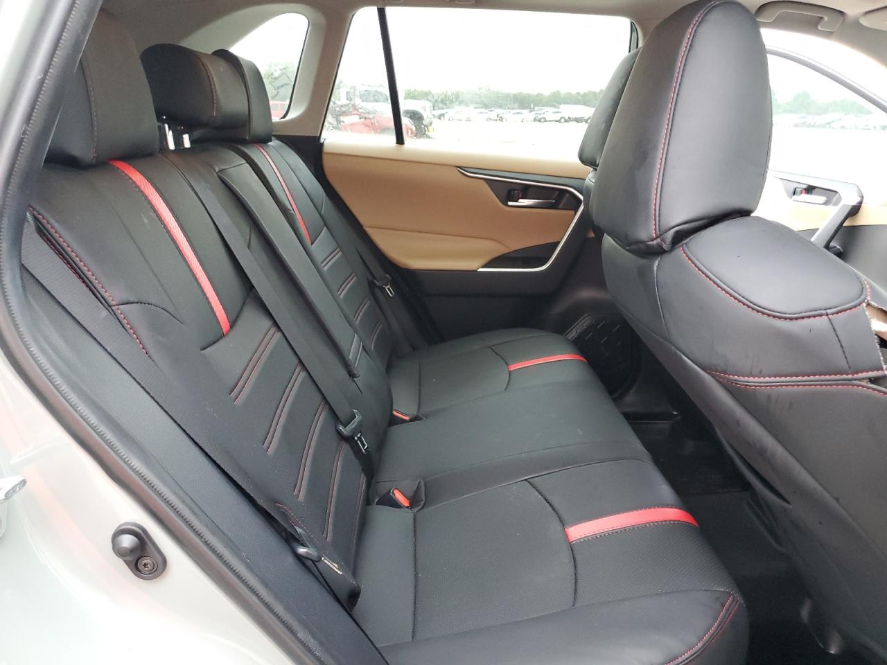 2020 Toyota Rav4 Xle VIN: 2T3W1RFV3LW061048 Lot: 64802004