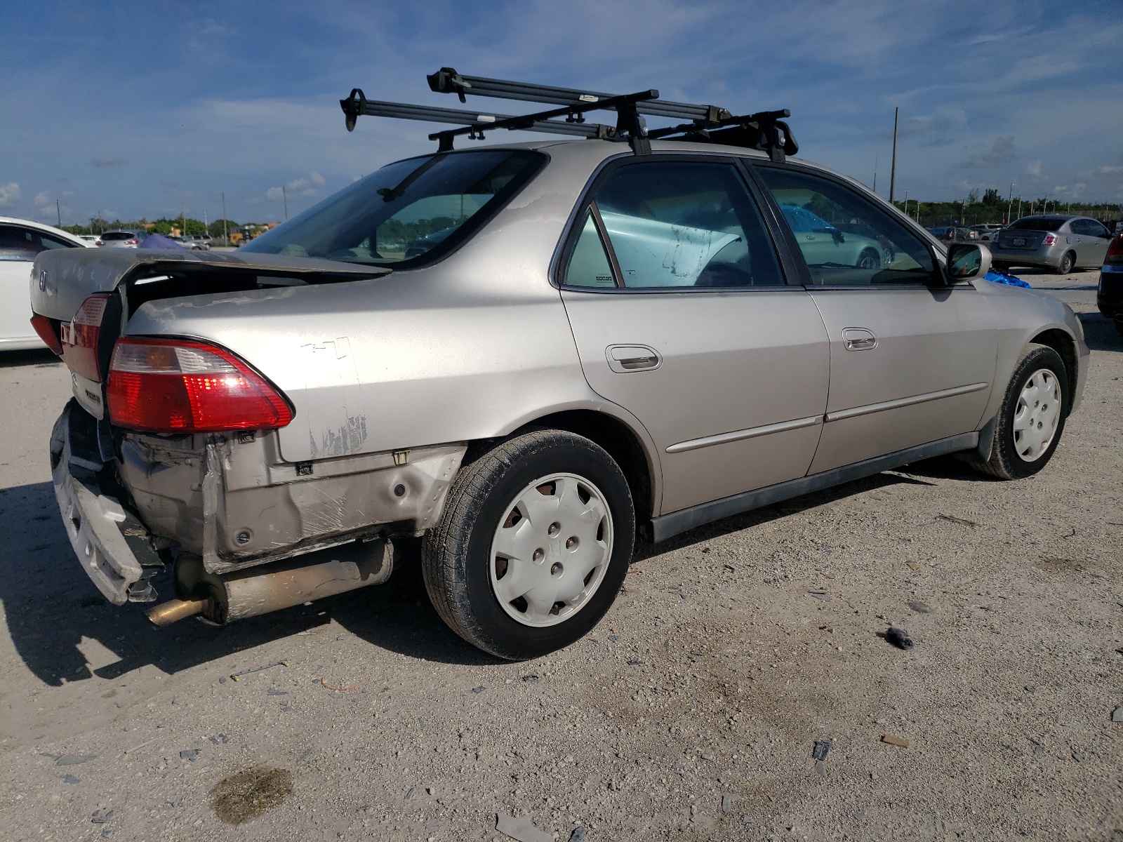 1HGCG5544XA076019 1999 Honda Accord Lx