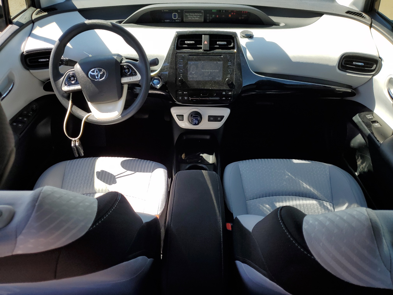 JTDKBRFUXJ3067335 2018 Toyota Prius