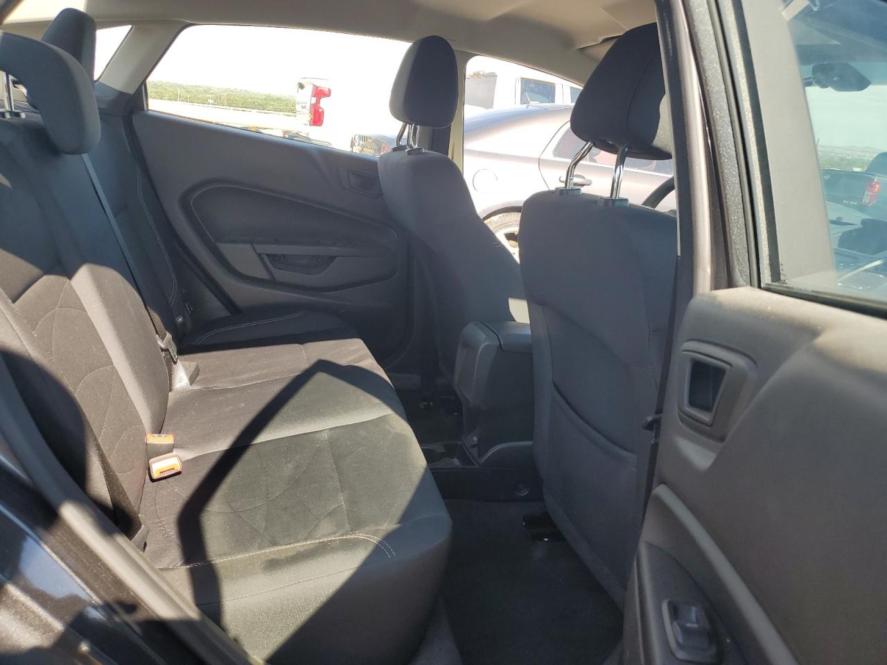 3FADP4BJ8JM123768 2018 Ford Fiesta Se