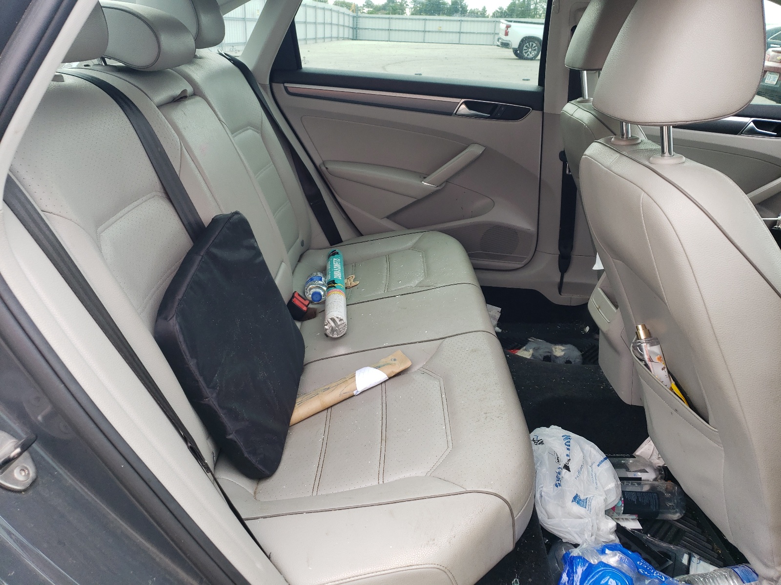 1VWDT7A32HC061805 2017 Volkswagen Passat R-Line