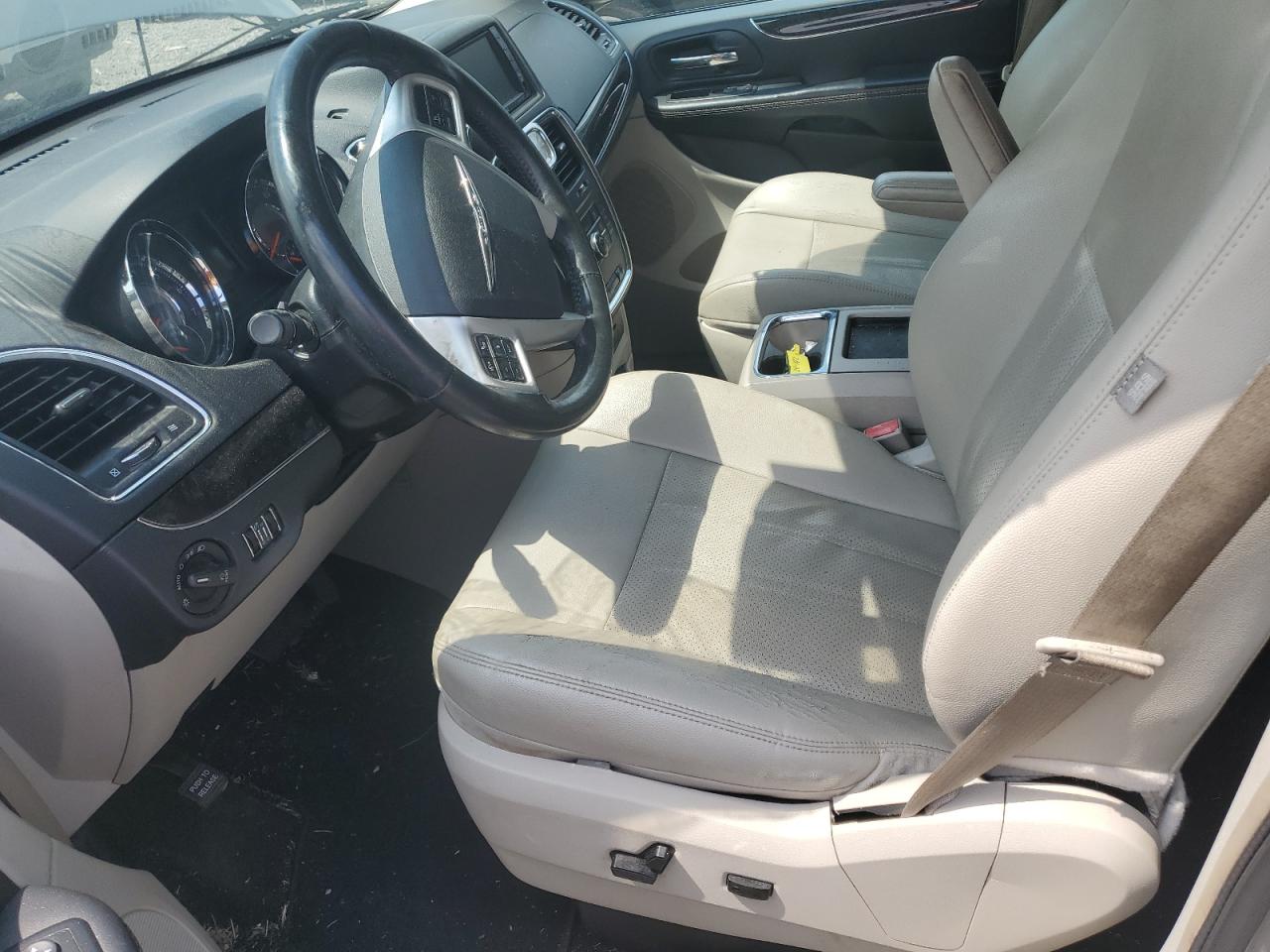 2015 Chrysler Town & Country Touring L VIN: 2C4RC1CG4FR554170 Lot: 61760214