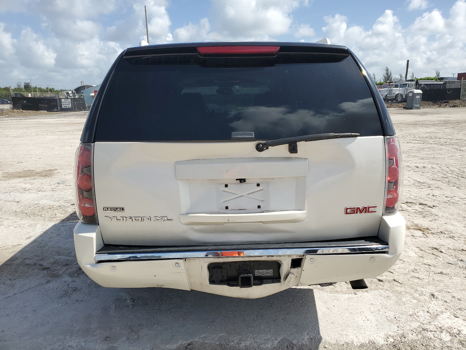 1GKUCMEF1AR151833 2010 GMC Yukon Xl Denali