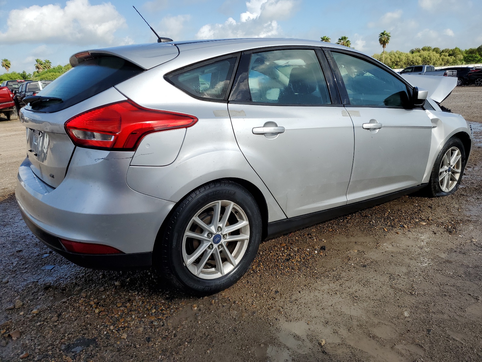 2018 Ford Focus Se vin: 1FADP3K29JL262490