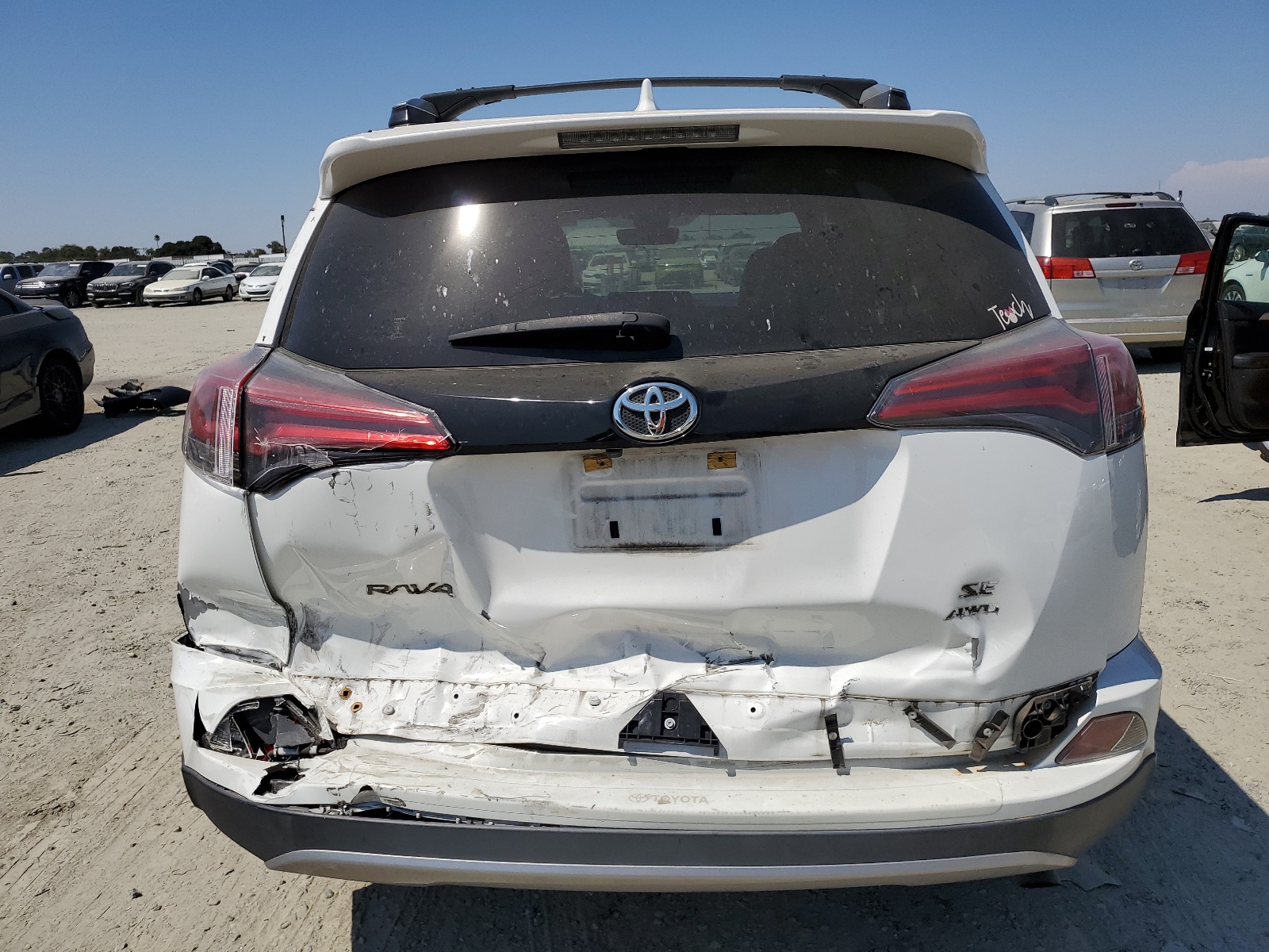 JTMJFREV7JJ180925 2018 Toyota Rav4 Se