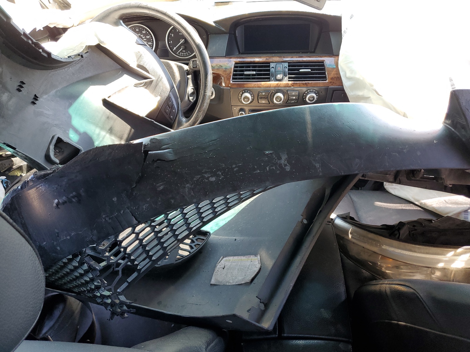 WBANV13548CZ51541 2008 BMW 528 Xi