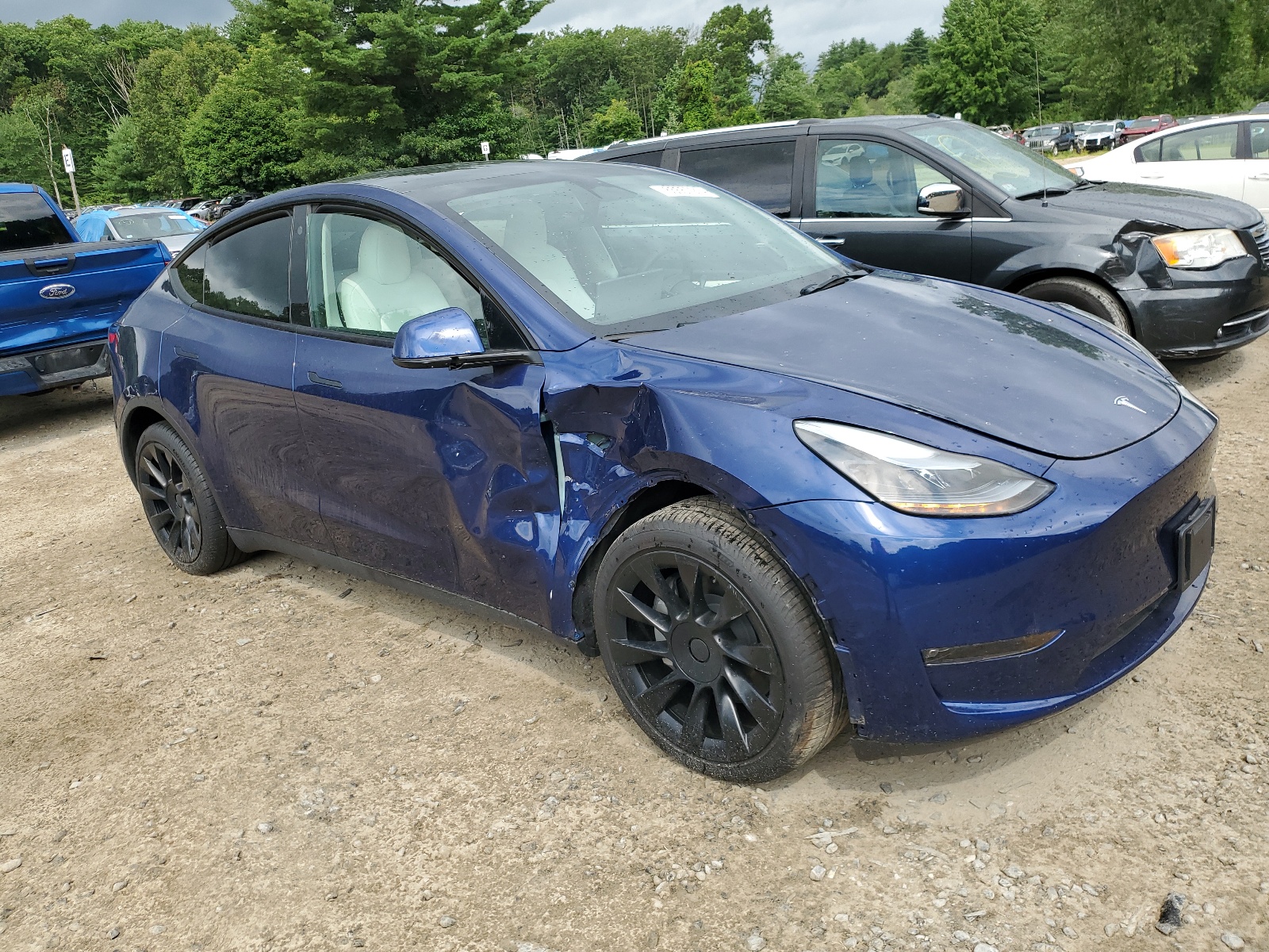 2023 Tesla Model Y vin: 7SAYGAEE5PF695051