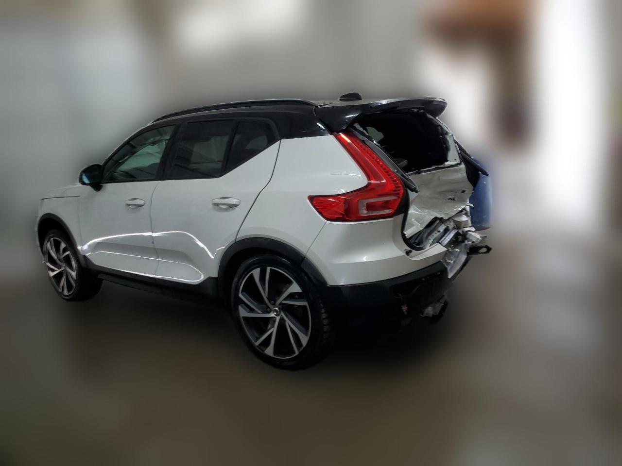 2021 Volvo Xc40 T5 R-Design VIN: YV4162UM3M2585417 Lot: 65559954