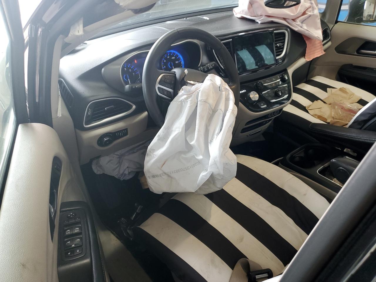 2022 Chrysler Pacifica Touring L VIN: 2C4RC1BG7NR118137 Lot: 62824494