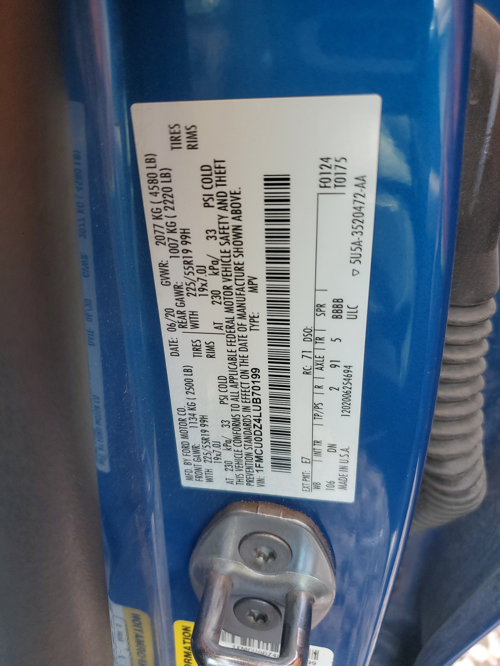 1FMCU0DZ4LUB70199 2020 Ford Escape Titanium