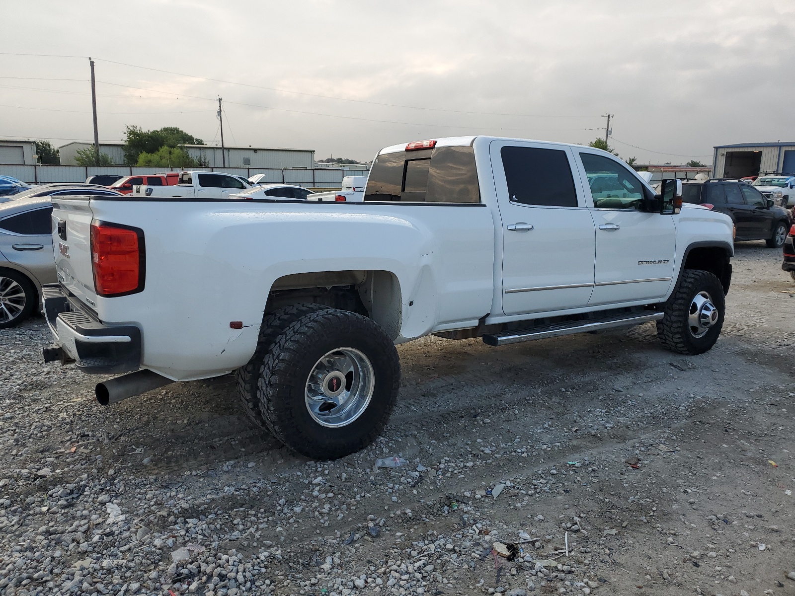 2017 GMC Sierra K3500 Denali vin: 1GT42YEY2HF176405