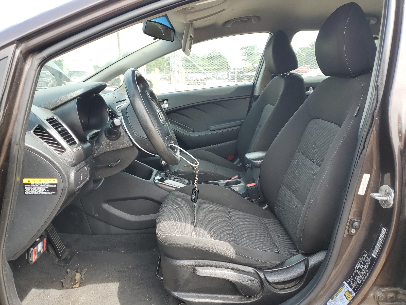 3KPFK4A74HE157752 2017 Kia Forte Lx