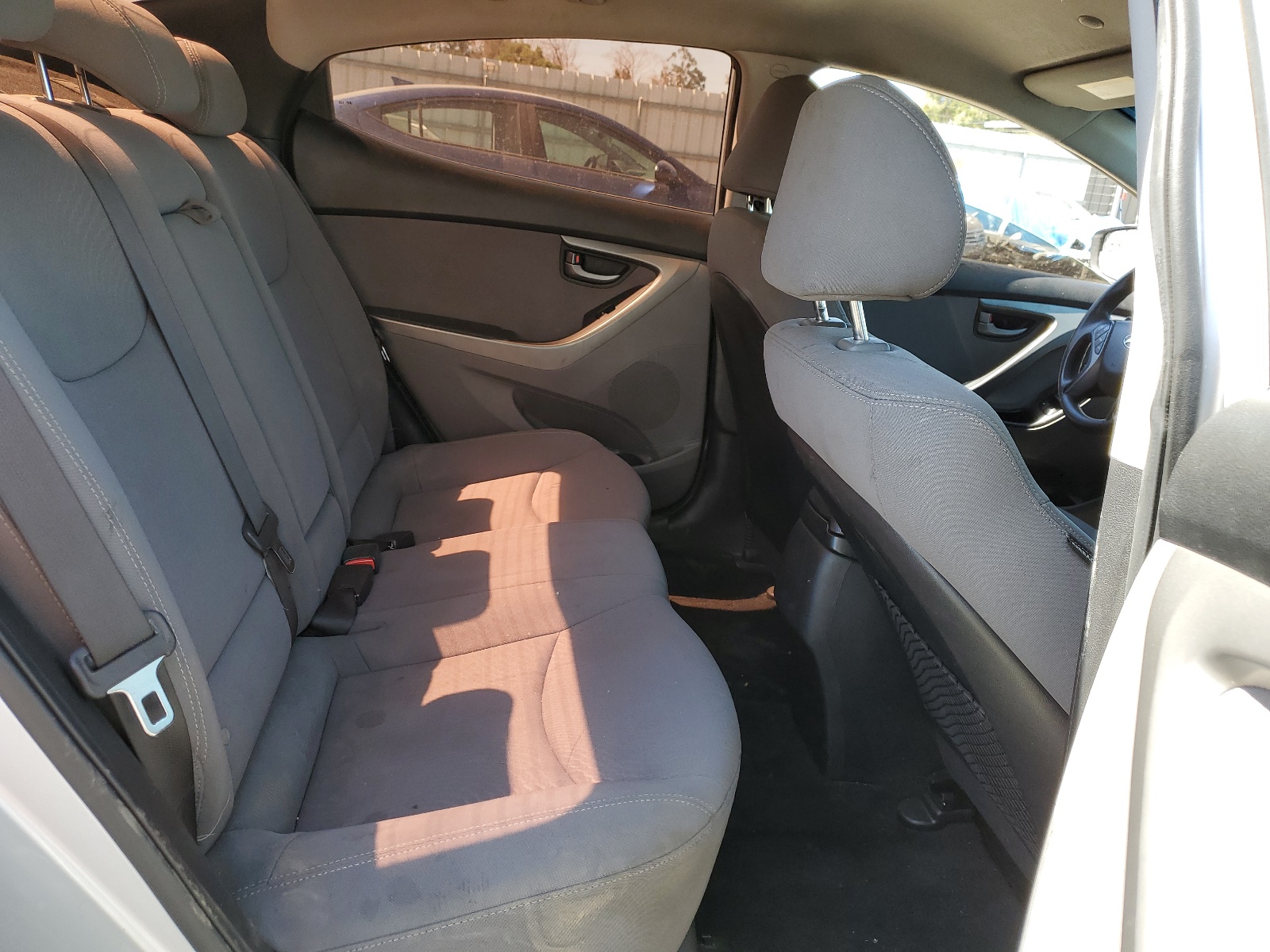 KMHDH4AEXFU262228 2015 Hyundai Elantra Se