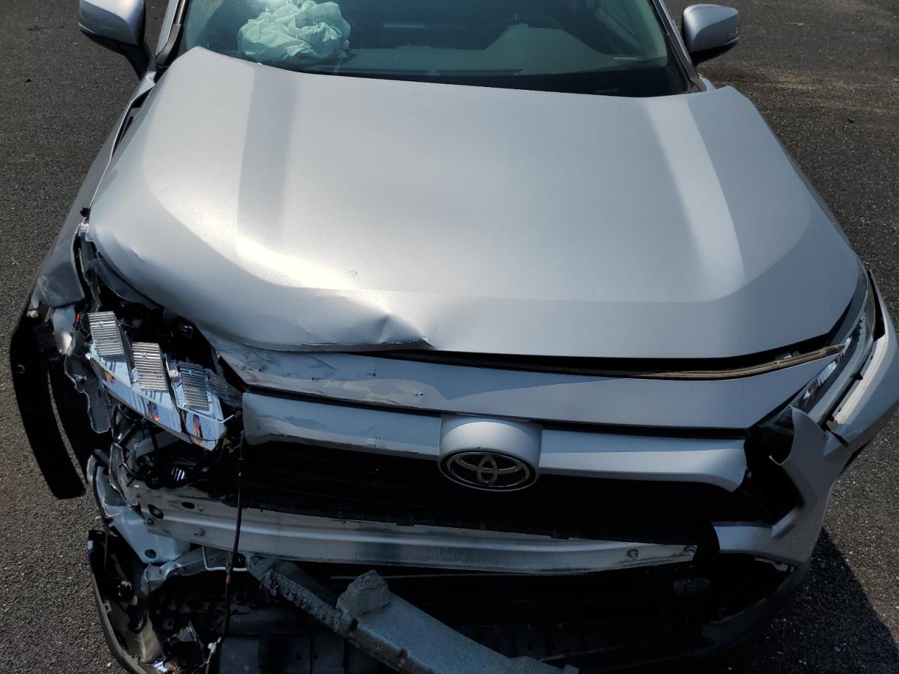 2020 Toyota Rav4 Xle VIN: 2T3P1RFV6LW131212 Lot: 64049884