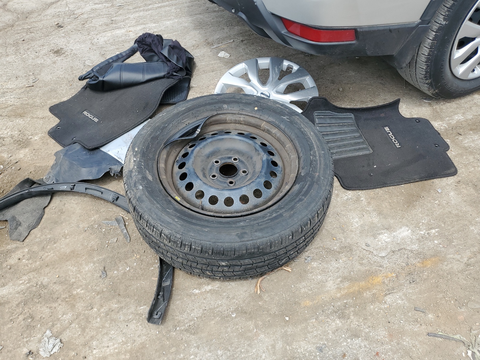 5N1AT2MT5JC757855 2018 Nissan Rogue S