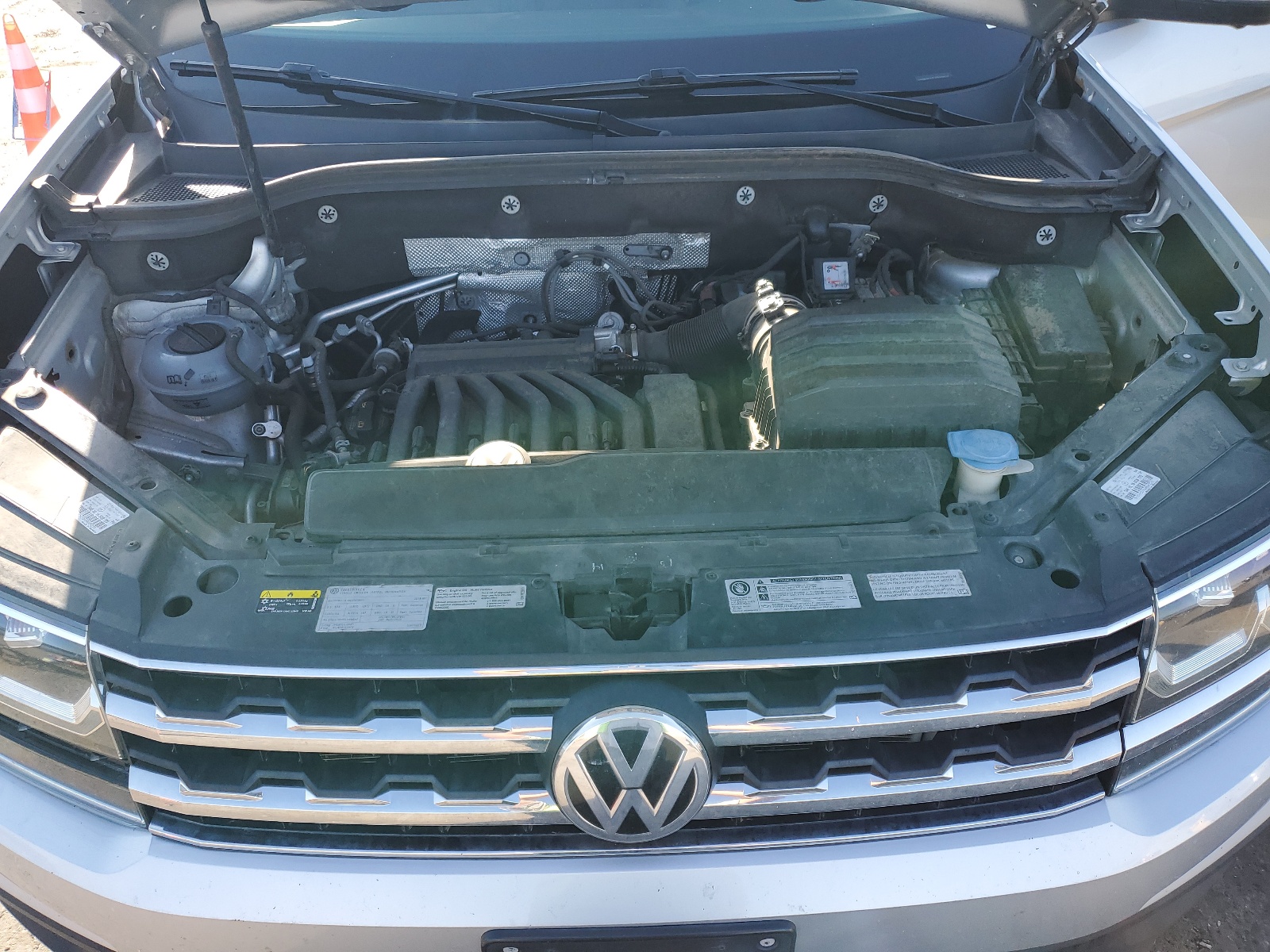 1V2NR2CA7JC502448 2018 Volkswagen Atlas Sel Premium