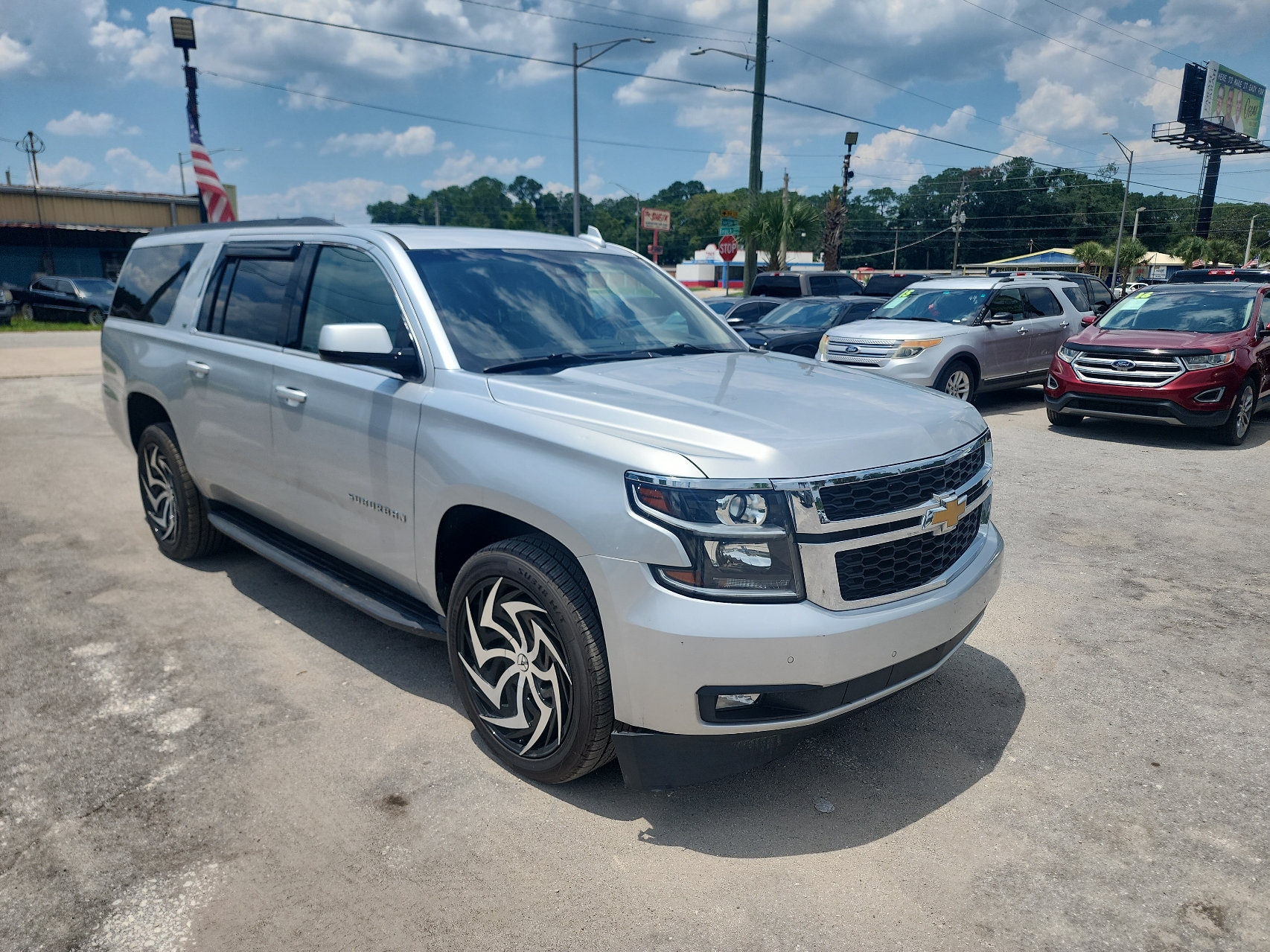 1GNSKHKC6JR221678 2018 Chevrolet Suburban K1500 Lt