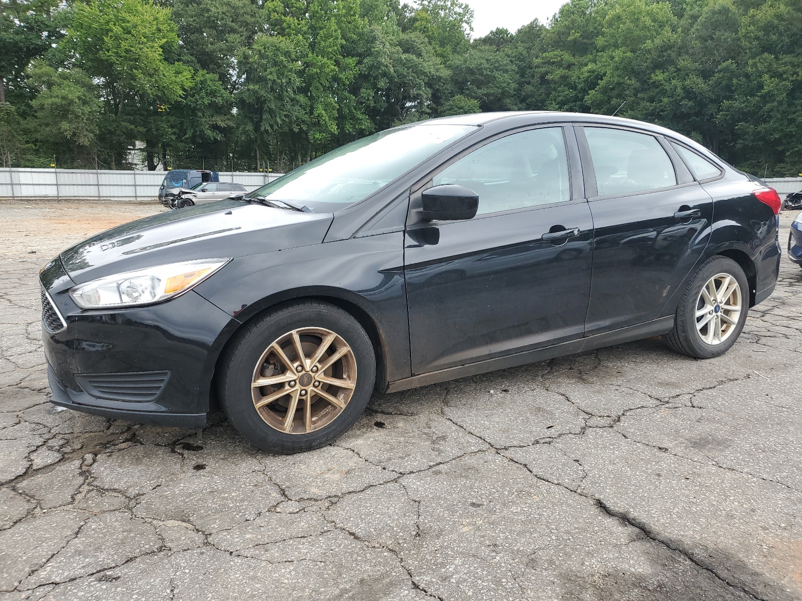 2018 Ford Focus Se vin: 1FADP3F26JL300476