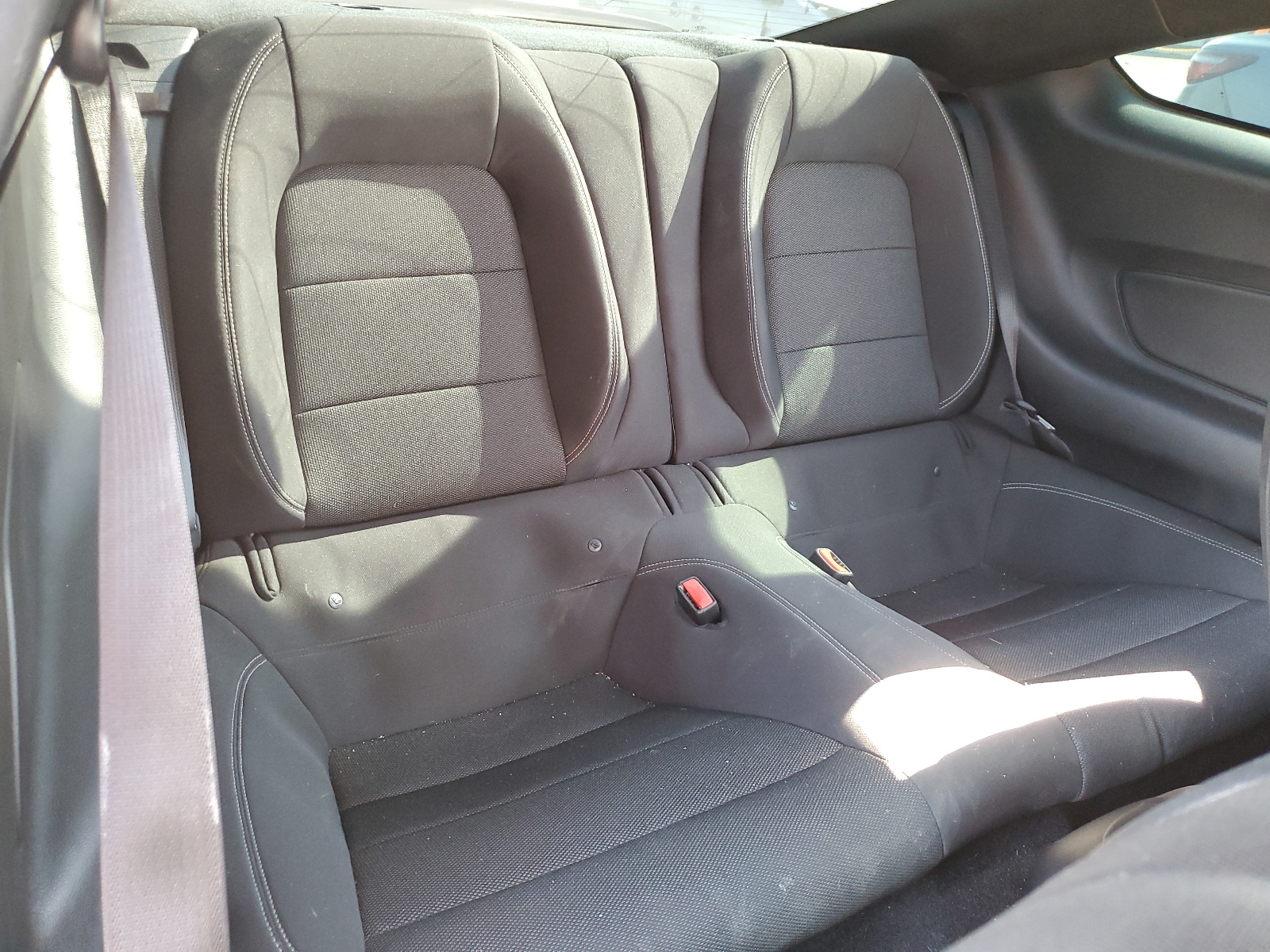 1FA6P8AM2F5319018 2015 Ford Mustang