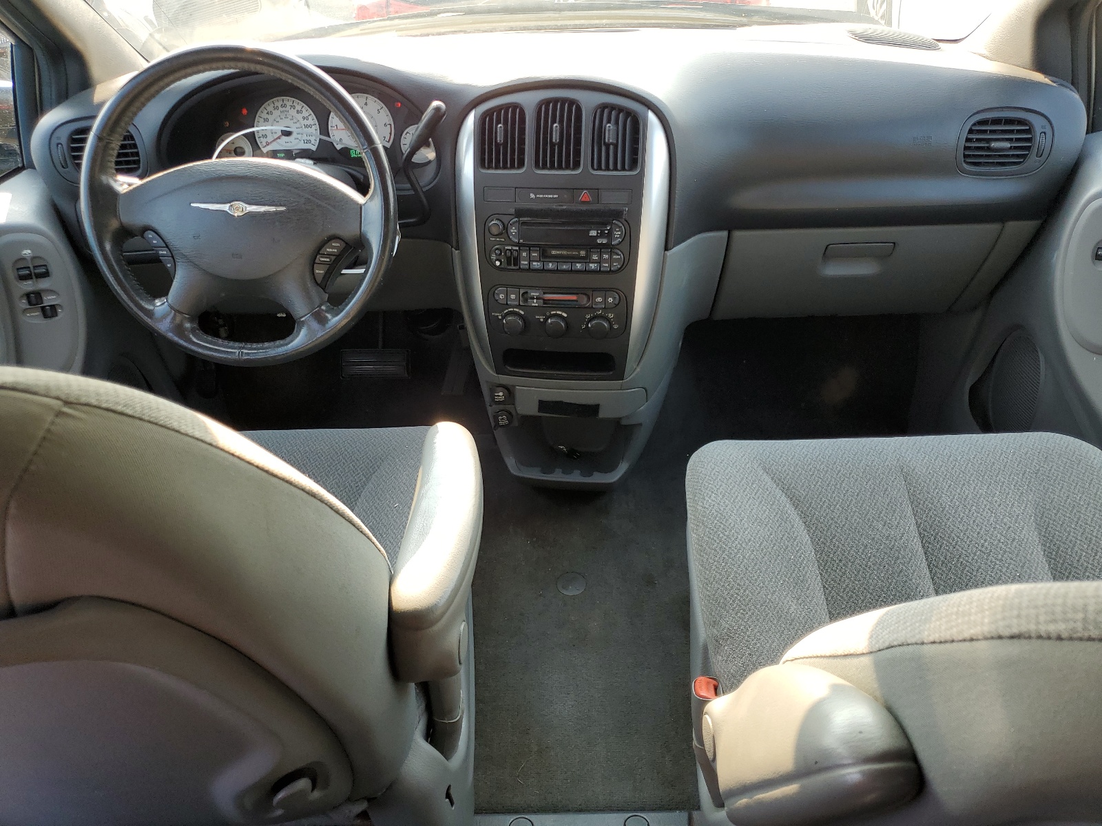 2C4GP54L05R147332 2005 Chrysler Town & Country Touring