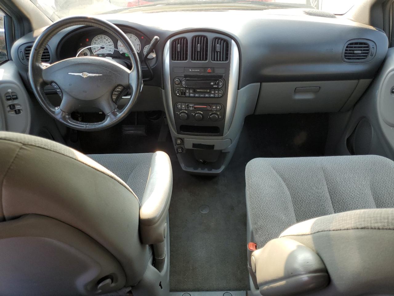 2005 Chrysler Town & Country Touring VIN: 2C4GP54L05R147332 Lot: 63645274