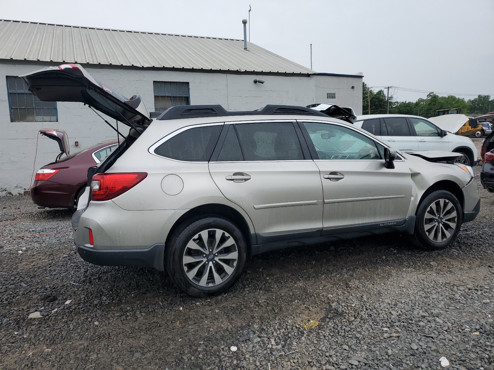 2017 Subaru Outback 3.6R Limited vin: 4S4BSENC6H3239013