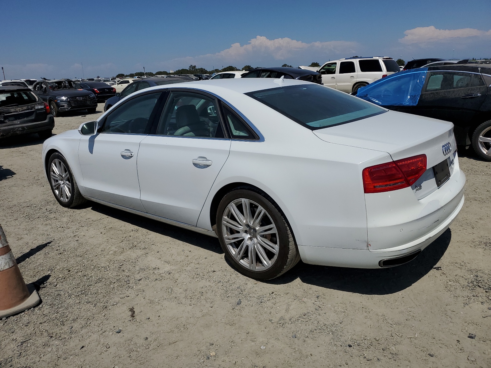 2014 Audi A8 Quattro vin: WAUA2AFD3EN007692