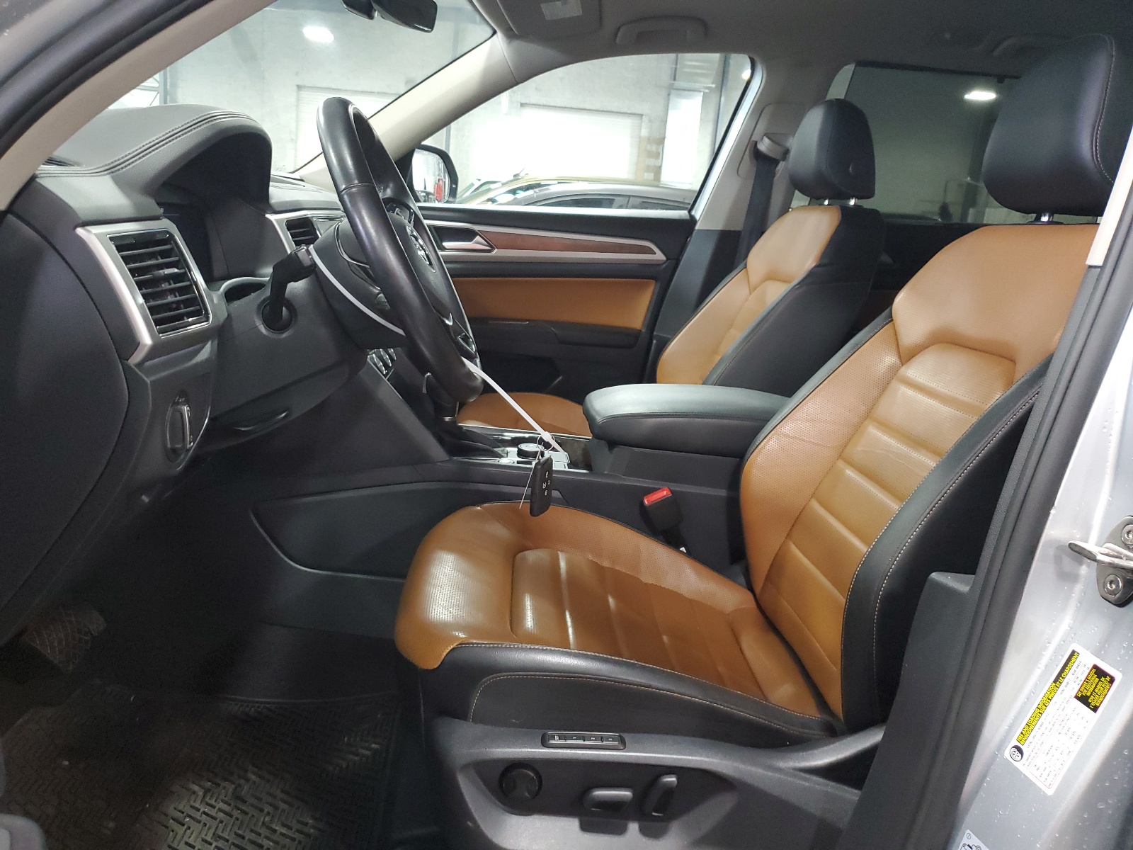 1V2NR2CA6JC580901 2018 Volkswagen Atlas Sel Premium