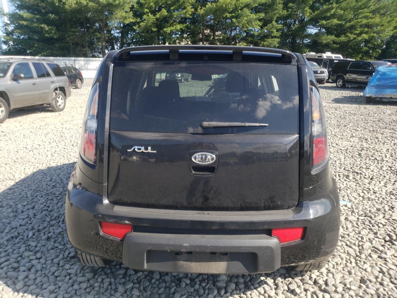 KNDJT2A21B7226386 2011 Kia Soul +