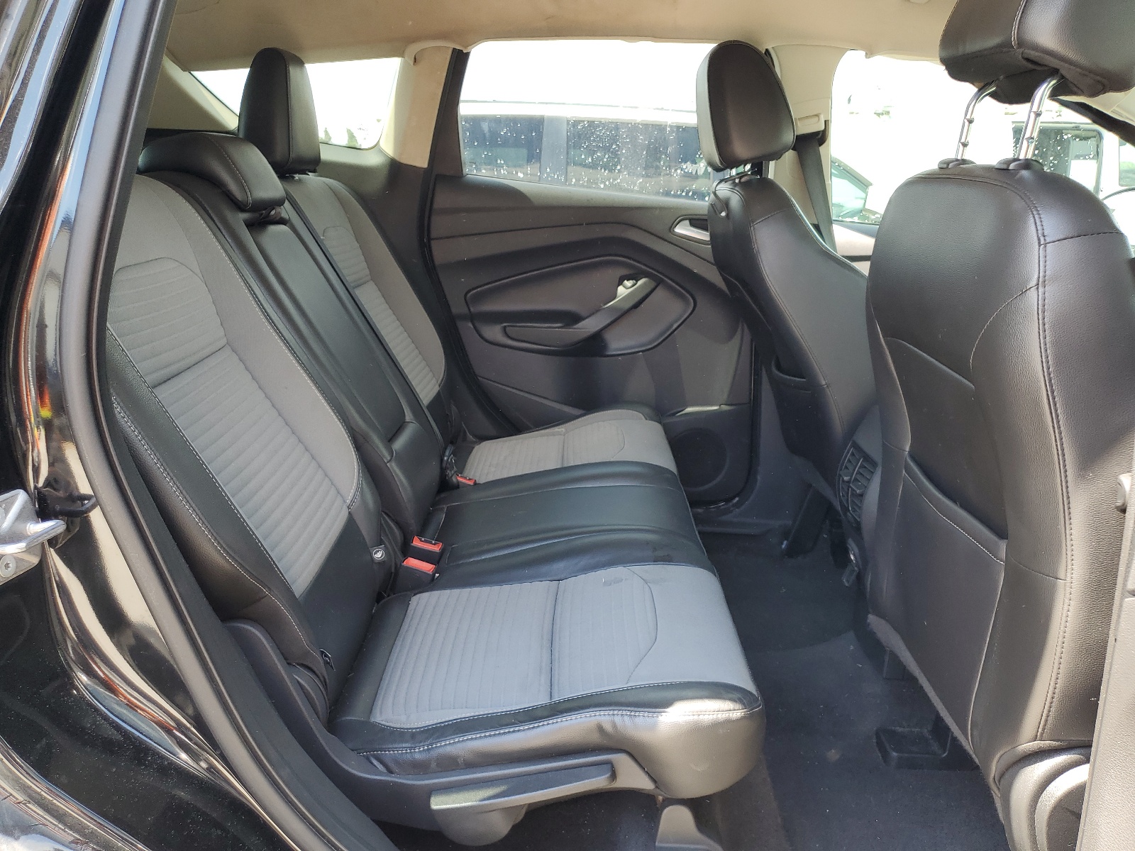 1FMCU0G9XHUA88710 2017 Ford Escape Se