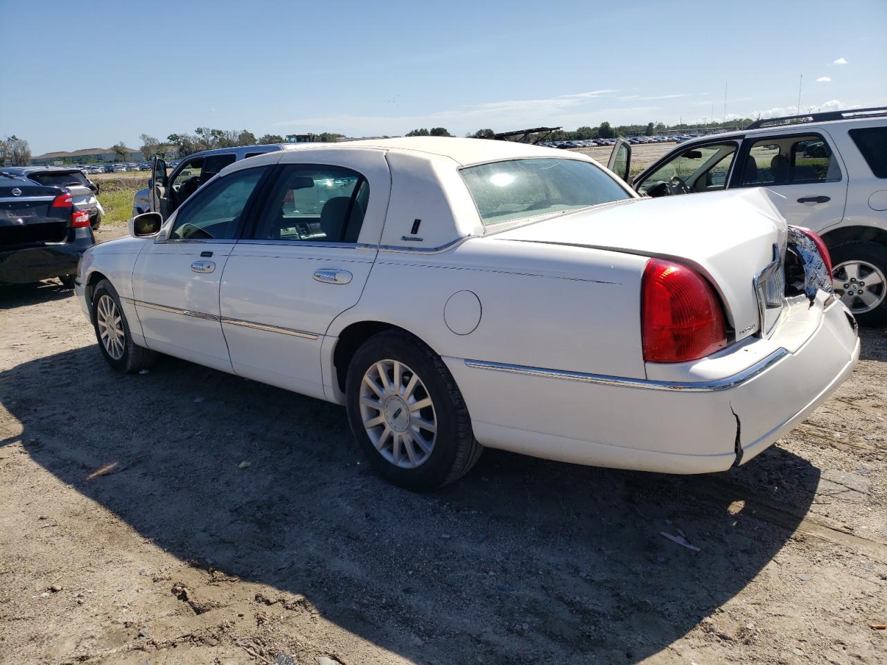 2007 Lincoln Town Car Signature VIN: 1LNHM81V97Y613161 Lot: 63197114