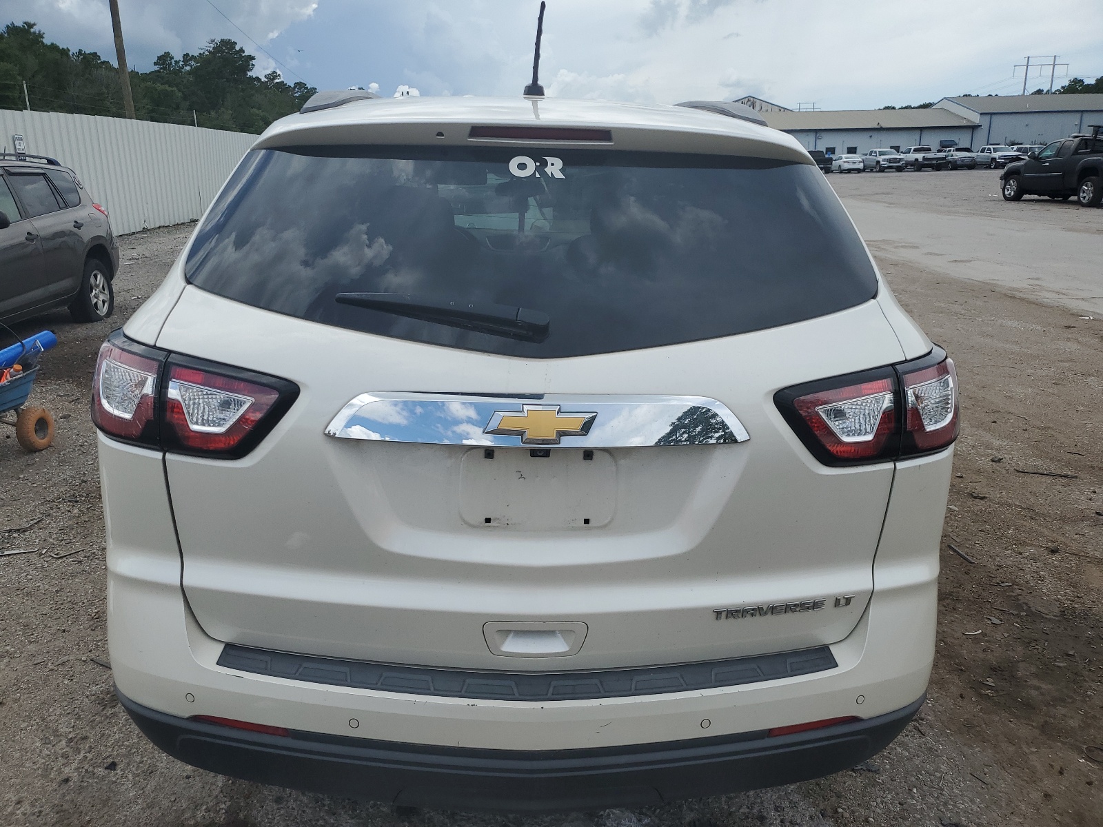 1GNKRGKD0FJ148053 2015 Chevrolet Traverse Lt