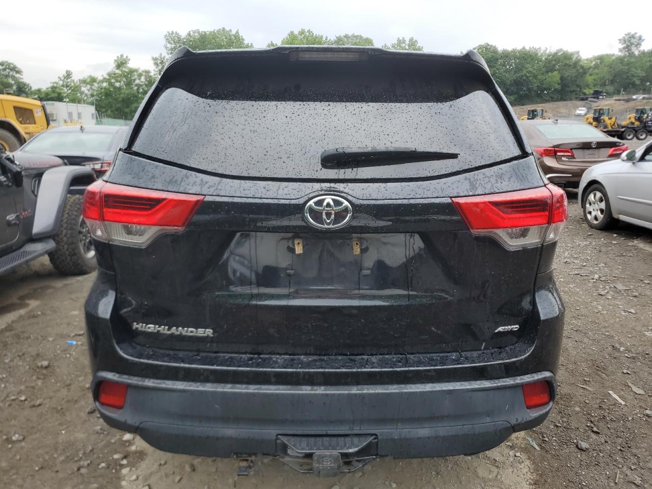 2017 Toyota Highlander Le VIN: 5TDBZRFH1HS477660 Lot: 64821954