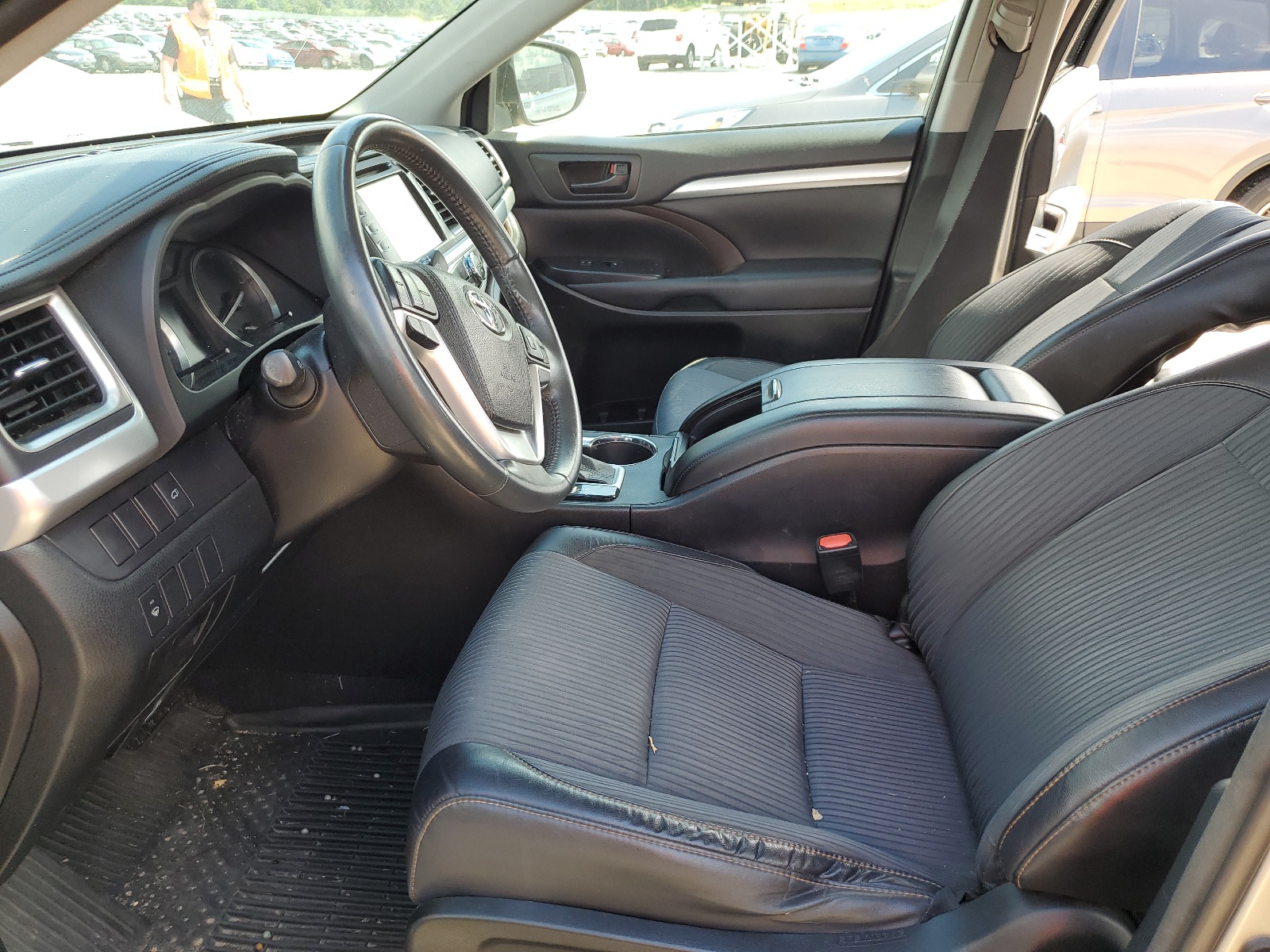 5TDBKRFHXGS312323 2016 Toyota Highlander Le