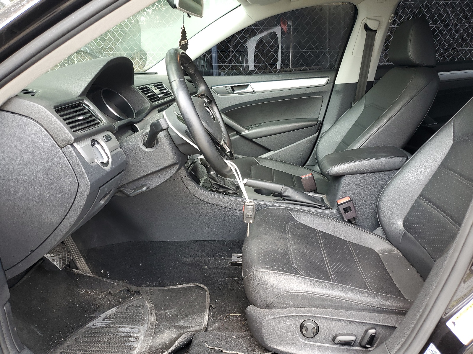 1VWLA7A35KC000926 2019 Volkswagen Passat Wolfsburg