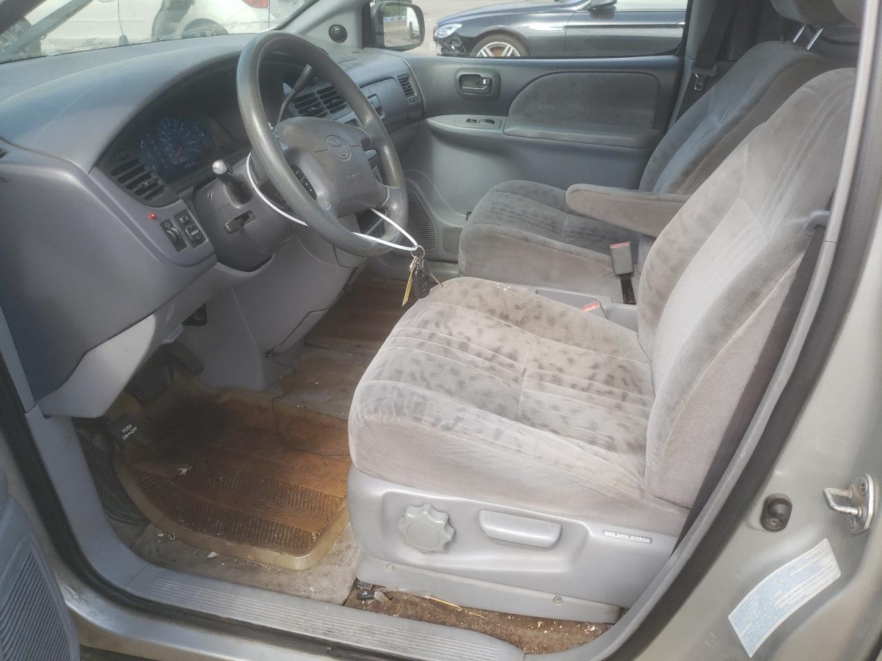 2002 Toyota Sienna Le VIN: 4T3ZF13C92U502649 Lot: 63317624