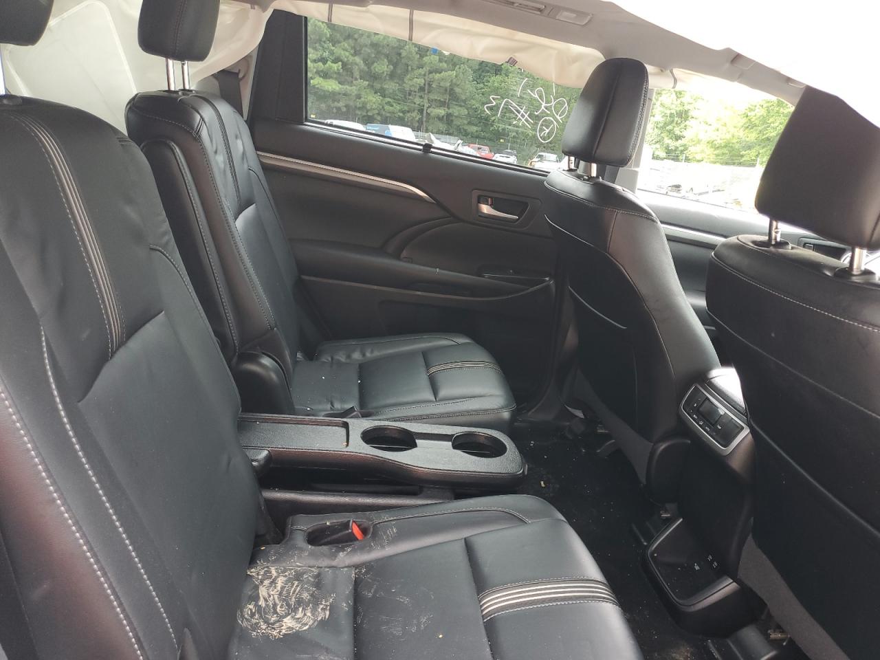 2018 Toyota Highlander Se VIN: 5TDJZRFH3JS546897 Lot: 64315274